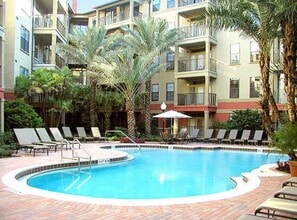 911 N Orange Ave in Orlando, FL - Foto de edificio - Building Photo