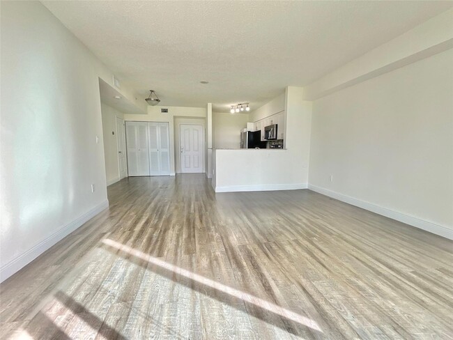16900 N Bay Rd, Unit 2-609 in Sunny Isles Beach, FL - Foto de edificio - Building Photo