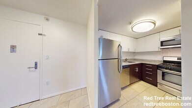 175 Freeman St, Unit 917 in Brookline, MA - Building Photo - Building Photo