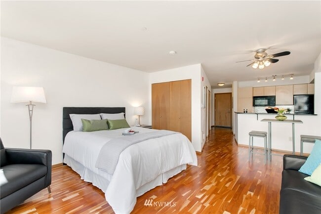 412 11th Ave, Unit 410 in Seattle, WA - Foto de edificio - Building Photo