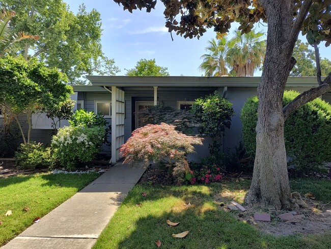 property at 2806 Santa Paula Ct