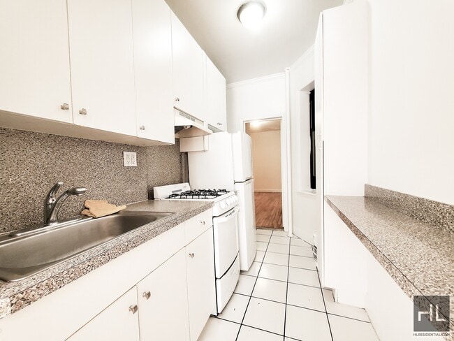 711 2nd Ave-Unit -2B in New York, NY - Building Photo - Building Photo