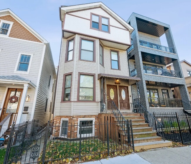 property at 1753 W Cornelia Ave