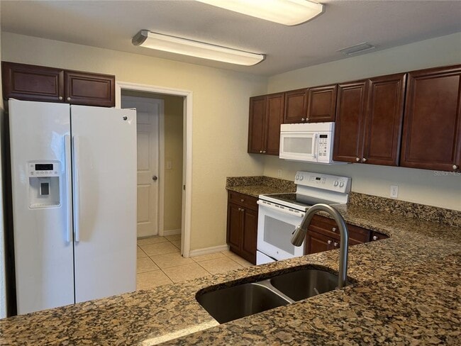 972 Lake Lure Loop E in Lakeland, FL - Building Photo - Building Photo
