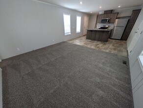 16142 Normandy St in Clinton Township, MI - Foto de edificio - Building Photo