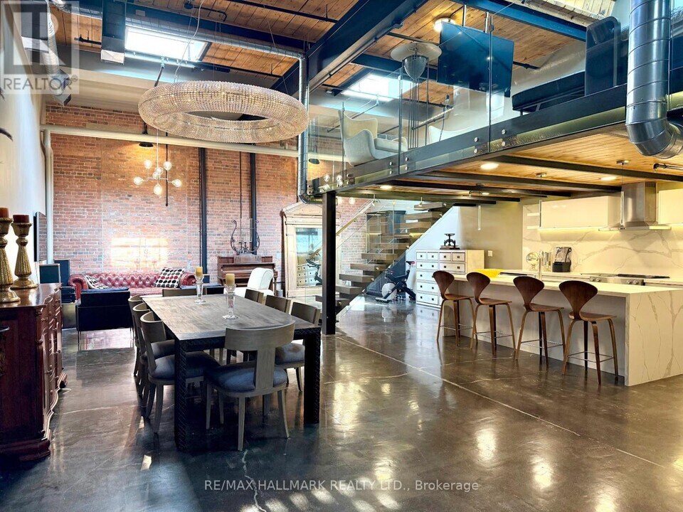 326 Carlaw Ave in Toronto, ON - Building Photo