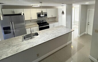 8249 NW 8th Pl in Plantation, FL - Building Photo - Building Photo
