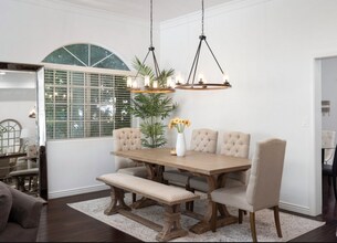 4461 Vista del Monte Ave in Sherman Oaks, CA - Foto de edificio - Building Photo