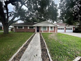 795 Vogel Dr in Lockhart, TX - Building Photo