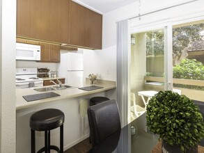 Eucalyptus Grove Apartments in Chula Vista, CA - Building Photo - Building Photo