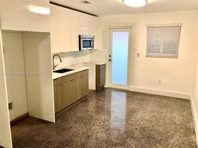 3532 NW 6th St in Miami, FL - Building Photo - Building Photo