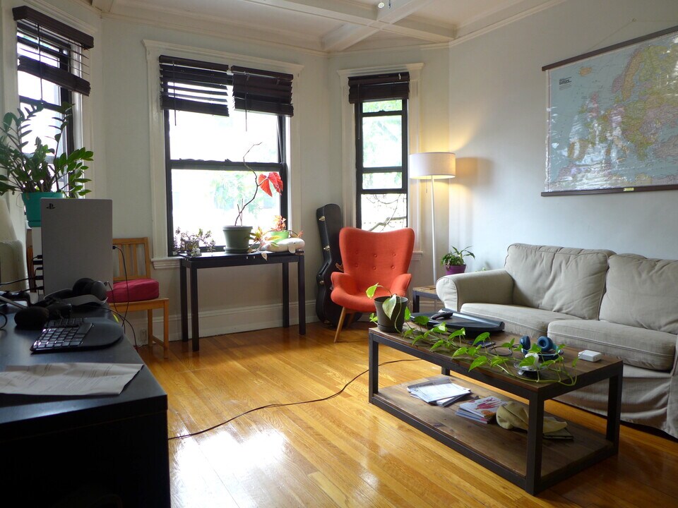 141 Sutherland Rd in Boston, MA - Building Photo