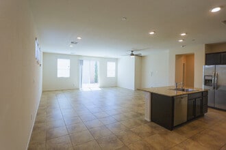 1294 Luna del Oro Ln in Henderson, NV - Foto de edificio - Building Photo