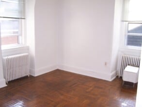 913 S 49th St, Unit 3R in Philadelphia, PA - Building Photo - Building Photo