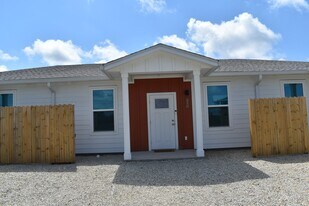 316 Hatley Dr in Mexico Beach, FL - Building Photo