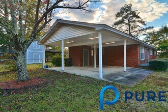 1130 W Fairhill Dr in West Columbia, SC - Building Photo - Building Photo