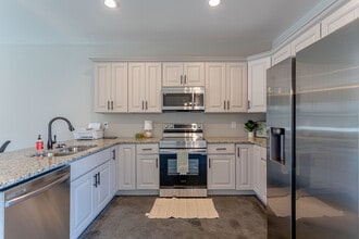 Cedar City Townhomes in Lebanon, TN - Foto de edificio - Interior Photo