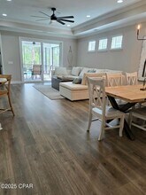 8645 Weekend Dr in Panama City Beach, FL - Foto de edificio - Building Photo