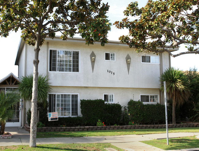 1075 Raymond Ave in Long Beach, CA - Building Photo - Building Photo