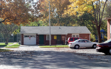 Foxhill Manor Cooperative in Indianapolis, IN - Building Photo - Building Photo