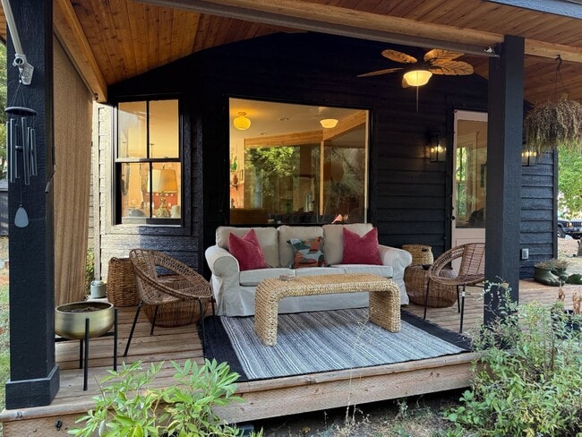 property at 1621 E Lost Ave