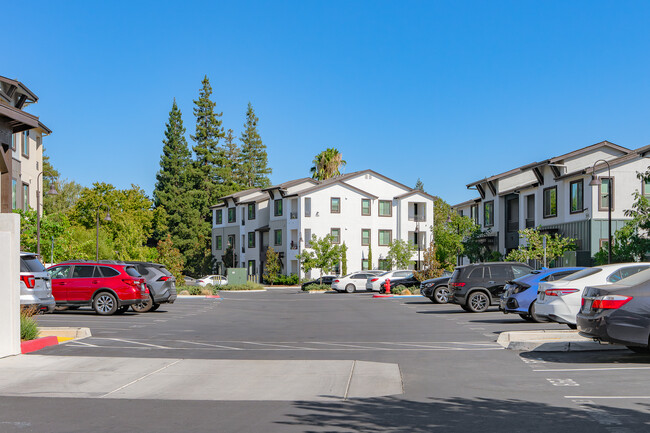 The Strand in West Sacramento, CA - Foto de edificio - Building Photo