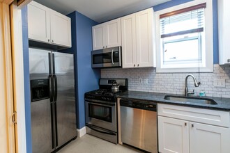 653 8th St NE, Unit 1 in Washington, DC - Foto de edificio - Building Photo