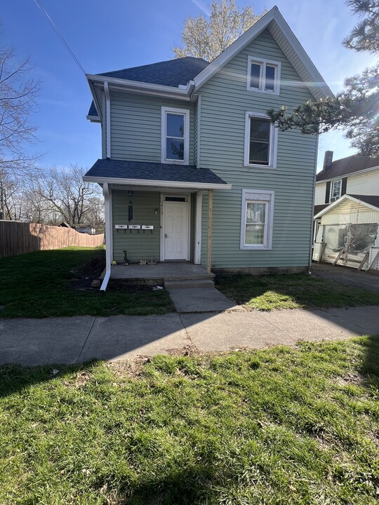415 Garfield Ave, Unit B in Bellefontaine, OH - Building Photo