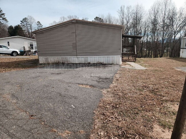 17 Misty Mountain Way in Candler, NC - Building Photo - Building Photo