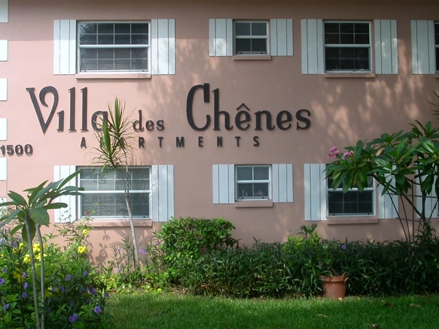 Villa Des Chenes Apartments/Breezy Palms in Largo, FL - Foto de edificio - Building Photo