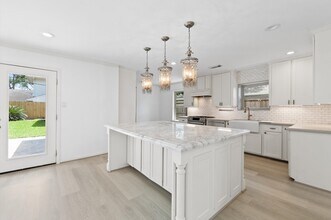 6249 Overbrook Ln in Houston, TX - Building Photo - Building Photo