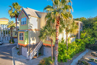 Back Bay in Folly Beach, SC - Foto de edificio - Primary Photo