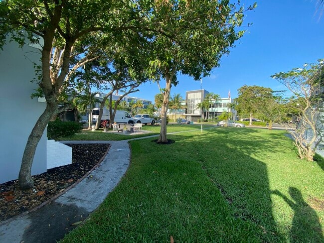 10 N Palmway in Lake Worth Beach, FL - Building Photo - Building Photo