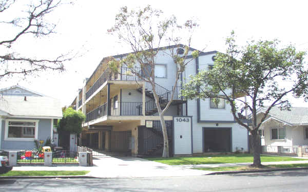 1043 Temple Ave in Long Beach, CA - Foto de edificio - Building Photo