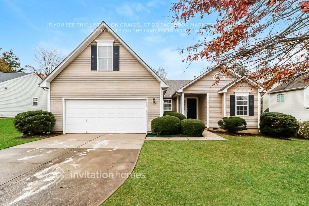 721 Carly Court in Concord, NC - Building Photo
