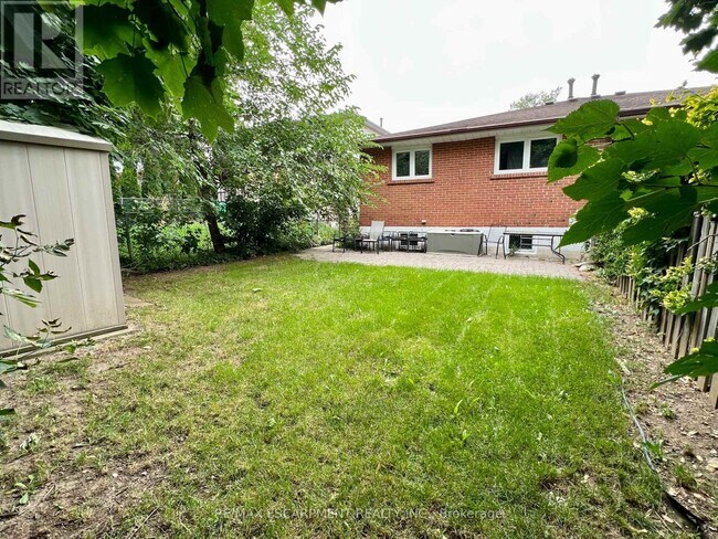 25 Joycelyn Dr in Mississauga, ON - Building Photo - Building Photo