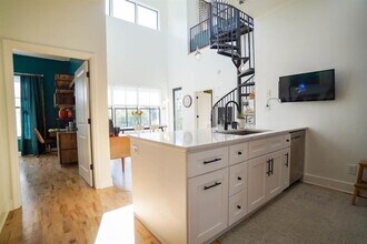 384 Ralph McGill Blvd NE, Unit 410 in Atlanta, GA - Building Photo - Building Photo