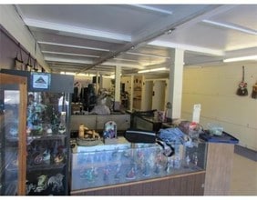 126 Main St in Spencer, MA - Building Photo - Interior Photo