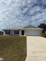 2120 NW 18th Ave in Cape Coral, FL - Building Photo