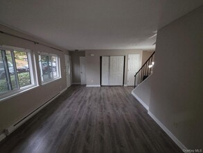 4 Hudson Heights Dr in Poughkeepsie, NY - Foto de edificio - Building Photo