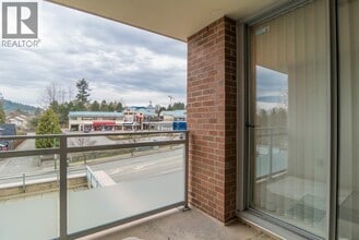 9868 Cameron St in Burnaby, BC - Building Photo - Building Photo