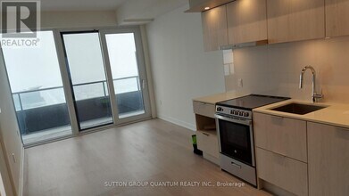 448 Burnhamthorpe Rd W in Mississauga, ON - Building Photo - Building Photo