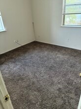 1133 E Divisadero St, Unit Apartment in Fresno, CA - Building Photo - Building Photo