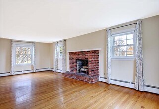 12 Whalen Dr in Lincoln, RI - Building Photo - Building Photo