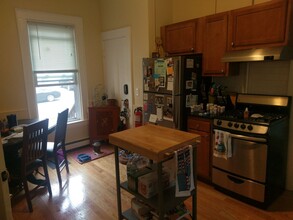 12 Claremon St, Unit 1 in Somerville, MA - Building Photo - Building Photo