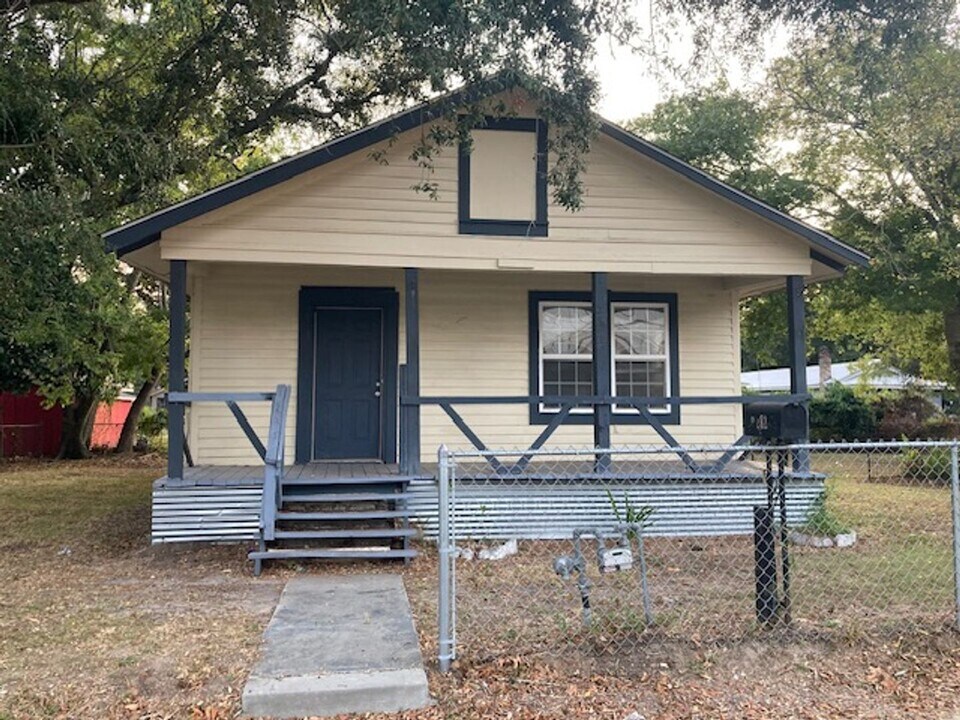 282 Fountain Ln in Biloxi, MS - Building Photo