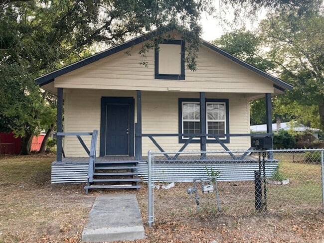 property at 282 Fountain Ln
