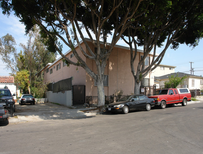 910 N Serrano in Los Angeles, CA - Building Photo - Building Photo