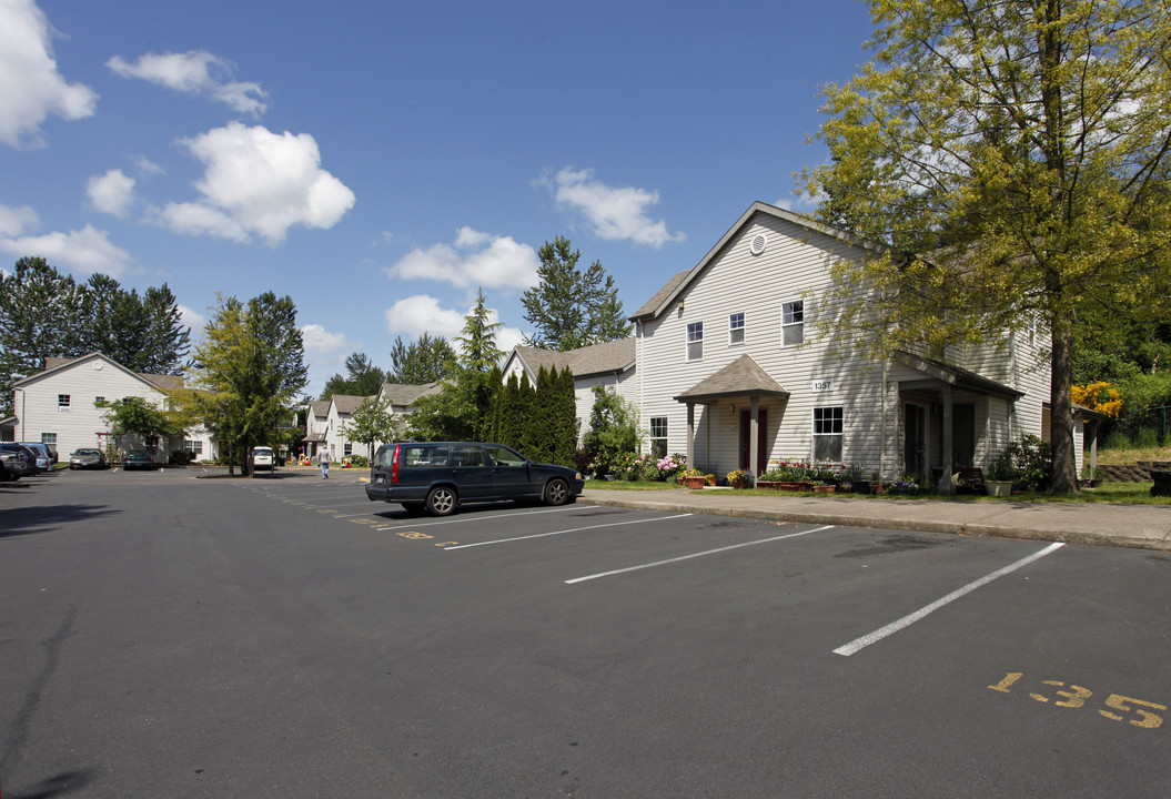 Wolf Ridge in Stayton, OR - Foto de edificio