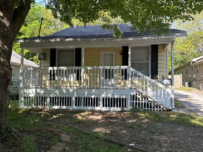 property at 943 S Douglas Ave